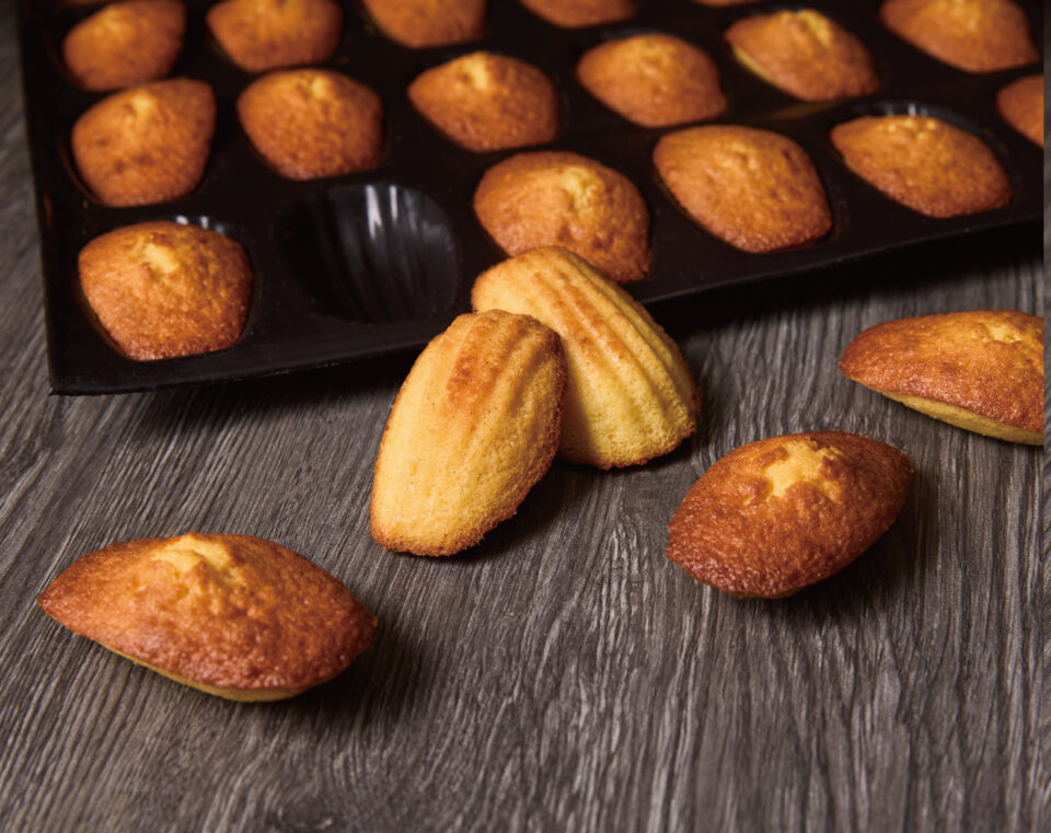 【毎週土曜日限定】<br />
焼きたてマドレーヌ